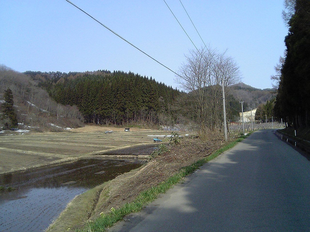 2005/5GW 青森怪所めぐり~梵珠山、三内丸山遺跡、恐山、日本中央の碑、キリストの墓、大石神ピラミッド、仏ヶ浦遠景ほか(暫定報告書)携帯デジカメ版_b0116271_16122800.jpg