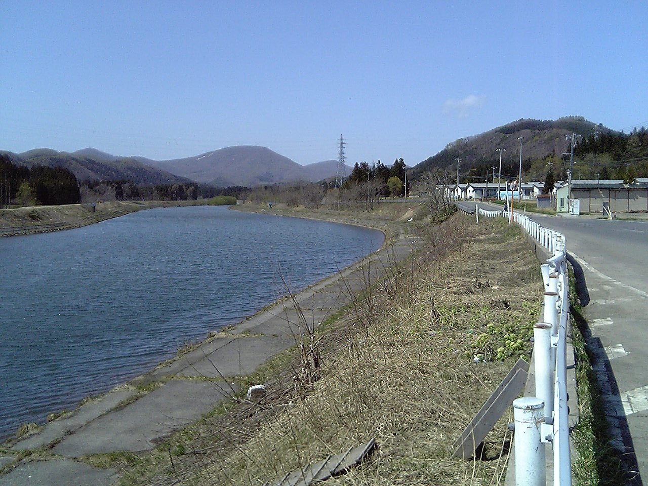 2005/5GW 青森怪所めぐり~梵珠山、三内丸山遺跡、恐山、日本中央の碑、キリストの墓、大石神ピラミッド、仏ヶ浦遠景ほか(暫定報告書)携帯デジカメ版_b0116271_16203490.jpg