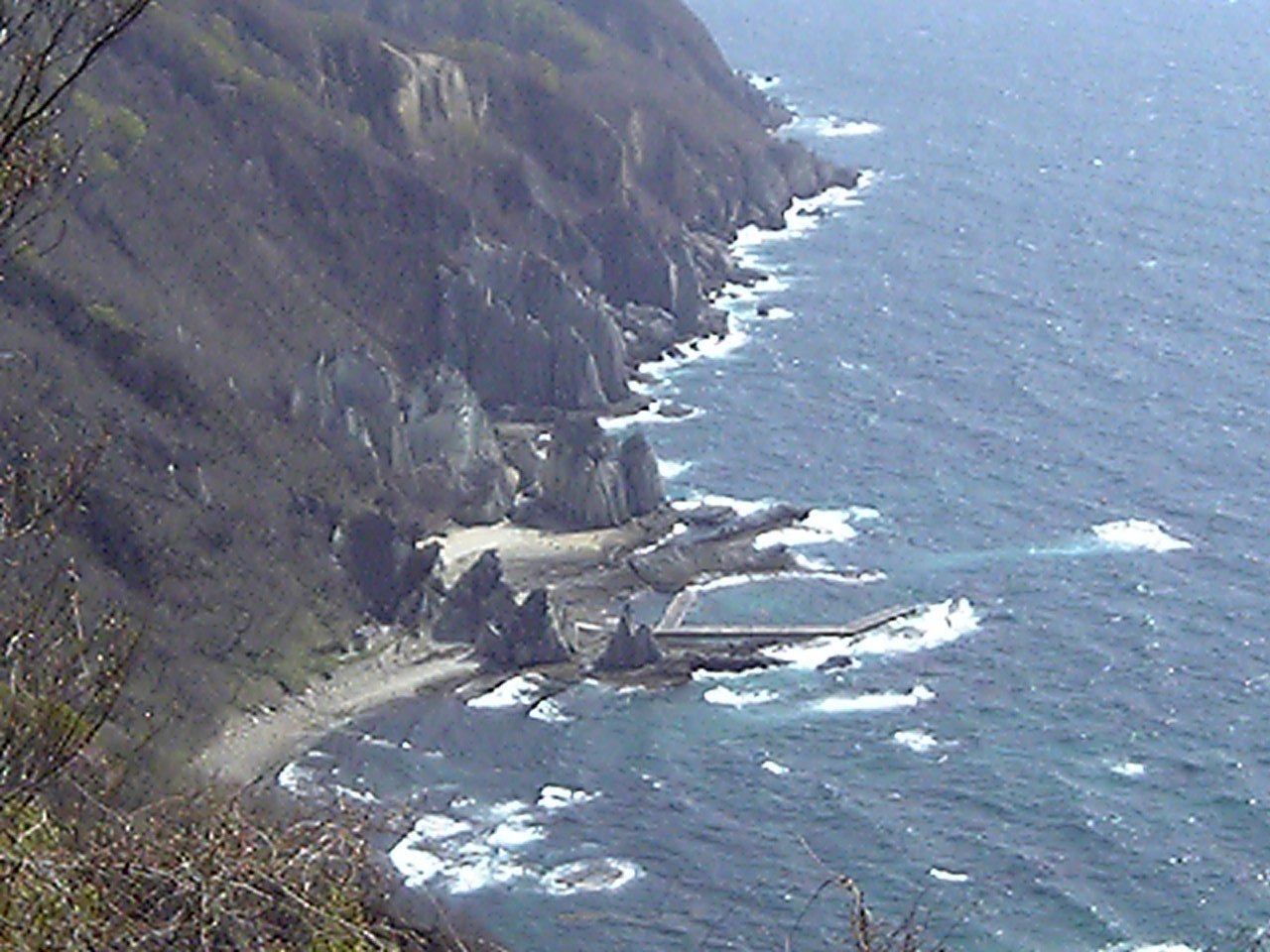 2005/5GW 青森怪所めぐり~梵珠山、三内丸山遺跡、恐山、日本中央の碑、キリストの墓、大石神ピラミッド、仏ヶ浦遠景ほか(暫定報告書)携帯デジカメ版_b0116271_16203595.jpg