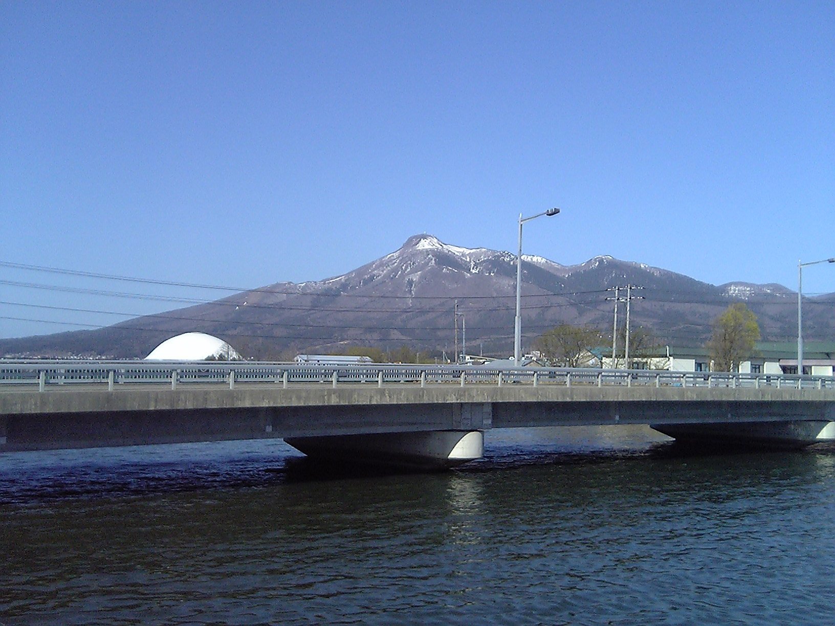 2005/5GW 青森怪所めぐり~梵珠山、三内丸山遺跡、恐山、日本中央の碑、キリストの墓、大石神ピラミッド、仏ヶ浦遠景ほか(暫定報告書)携帯デジカメ版_b0116271_16324017.jpg