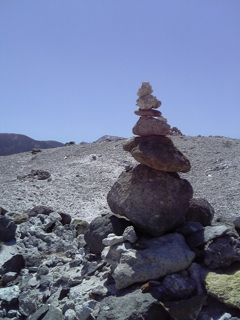 2005/5GW 青森怪所めぐり~梵珠山、三内丸山遺跡、恐山、日本中央の碑、キリストの墓、大石神ピラミッド、仏ヶ浦遠景ほか(暫定報告書)携帯デジカメ版_b0116271_16405675.jpg