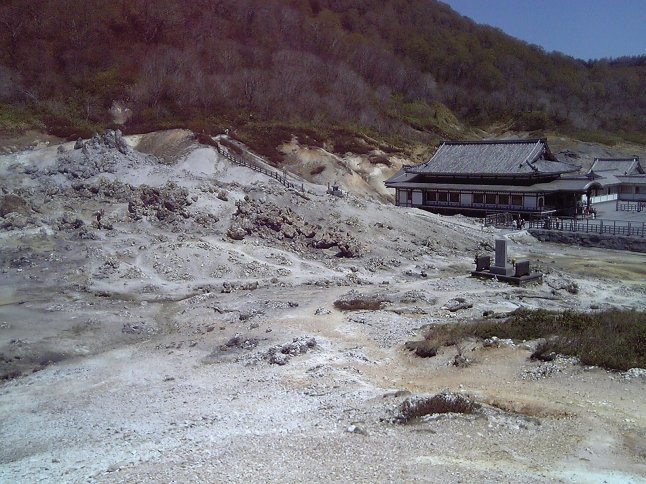 2005/5GW 青森怪所めぐり~梵珠山、三内丸山遺跡、恐山、日本中央の碑、キリストの墓、大石神ピラミッド、仏ヶ浦遠景ほか(暫定報告書)携帯デジカメ版_b0116271_16420623.jpg