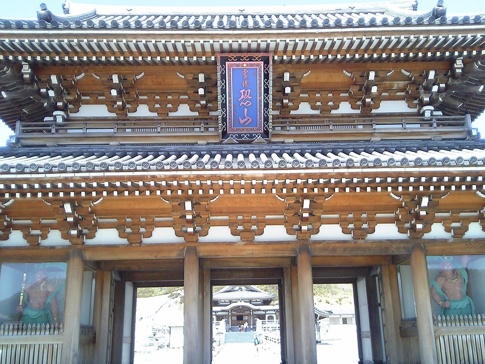 2005/5GW 青森怪所めぐり~梵珠山、三内丸山遺跡、恐山、日本中央の碑、キリストの墓、大石神ピラミッド、仏ヶ浦遠景ほか(暫定報告書)携帯デジカメ版_b0116271_16425684.jpg