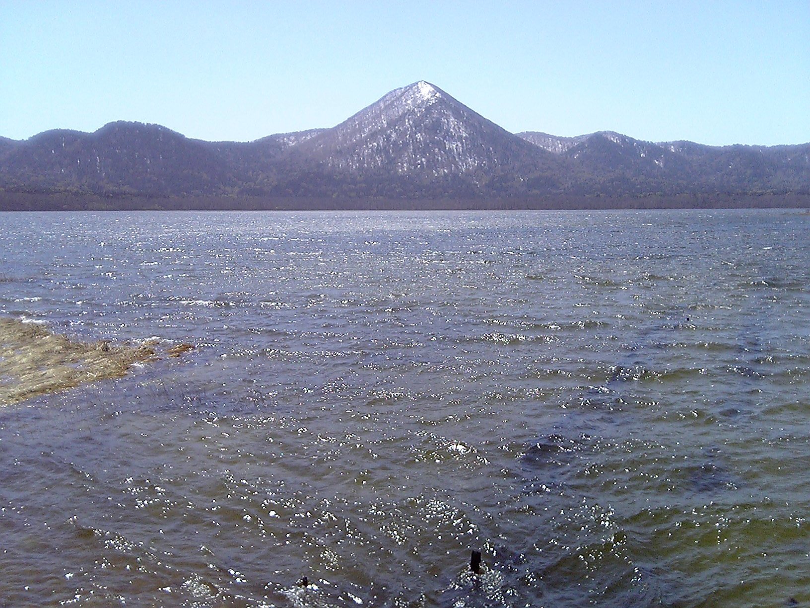 2005/5GW 青森怪所めぐり~梵珠山、三内丸山遺跡、恐山、日本中央の碑、キリストの墓、大石神ピラミッド、仏ヶ浦遠景ほか(暫定報告書)携帯デジカメ版_b0116271_16495593.jpg