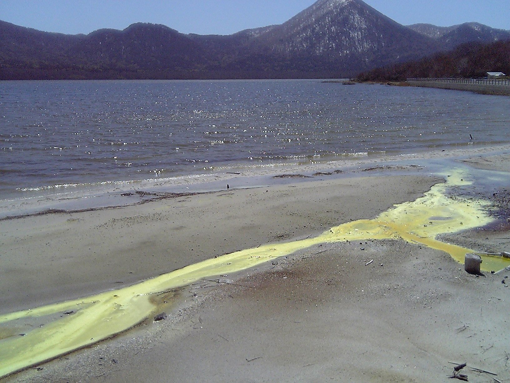 2005/5GW 青森怪所めぐり~梵珠山、三内丸山遺跡、恐山、日本中央の碑、キリストの墓、大石神ピラミッド、仏ヶ浦遠景ほか(暫定報告書)携帯デジカメ版_b0116271_16521858.jpg