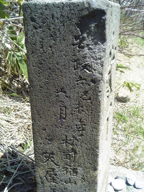 2005/5GW 青森怪所めぐり~梵珠山、三内丸山遺跡、恐山、日本中央の碑、キリストの墓、大石神ピラミッド、仏ヶ浦遠景ほか(暫定報告書)携帯デジカメ版_b0116271_16521974.jpg