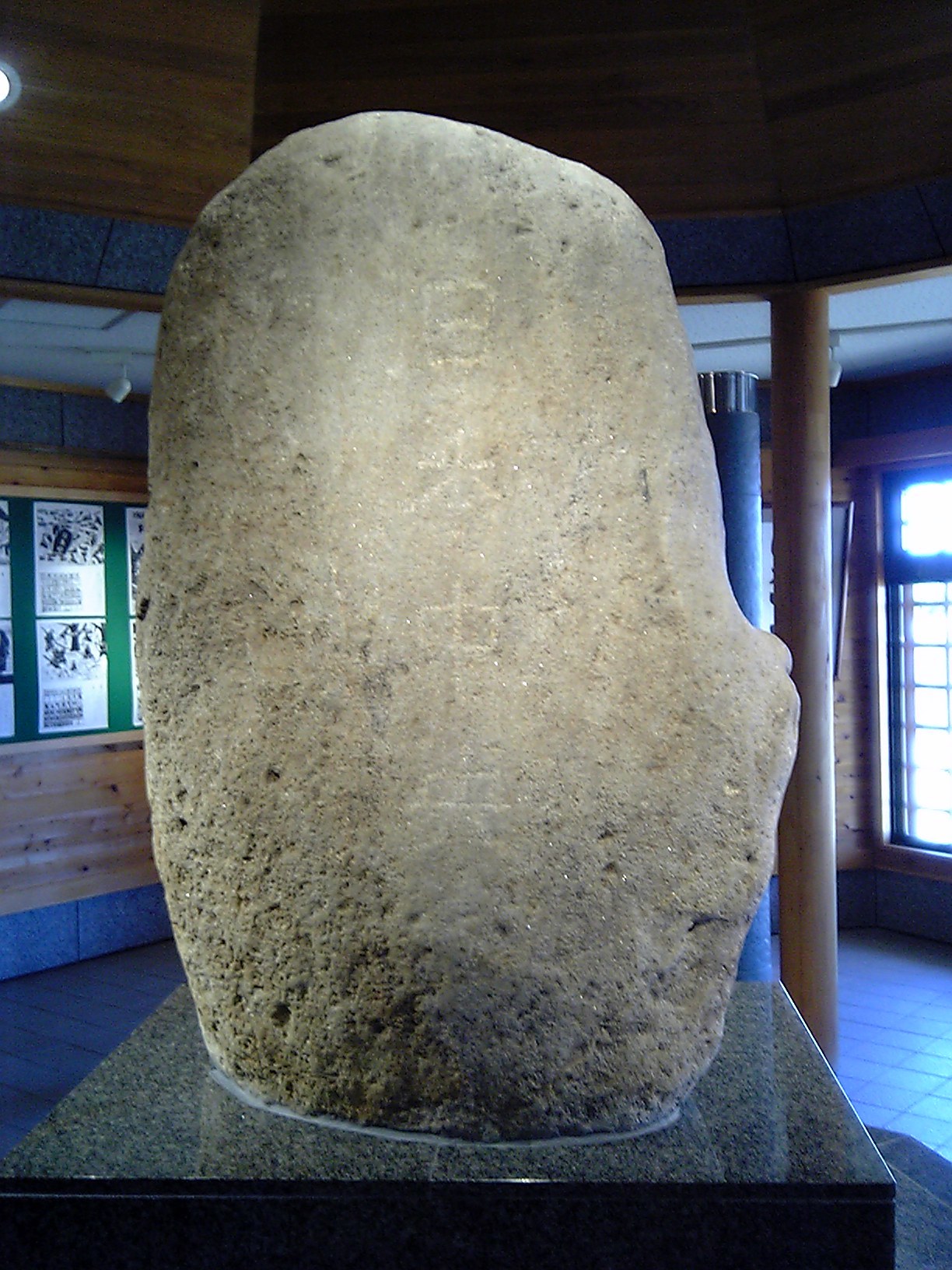 2005/5GW 青森怪所めぐり~梵珠山、三内丸山遺跡、恐山、日本中央の碑、キリストの墓、大石神ピラミッド、仏ヶ浦遠景ほか(暫定報告書)携帯デジカメ版_b0116271_16554557.jpg
