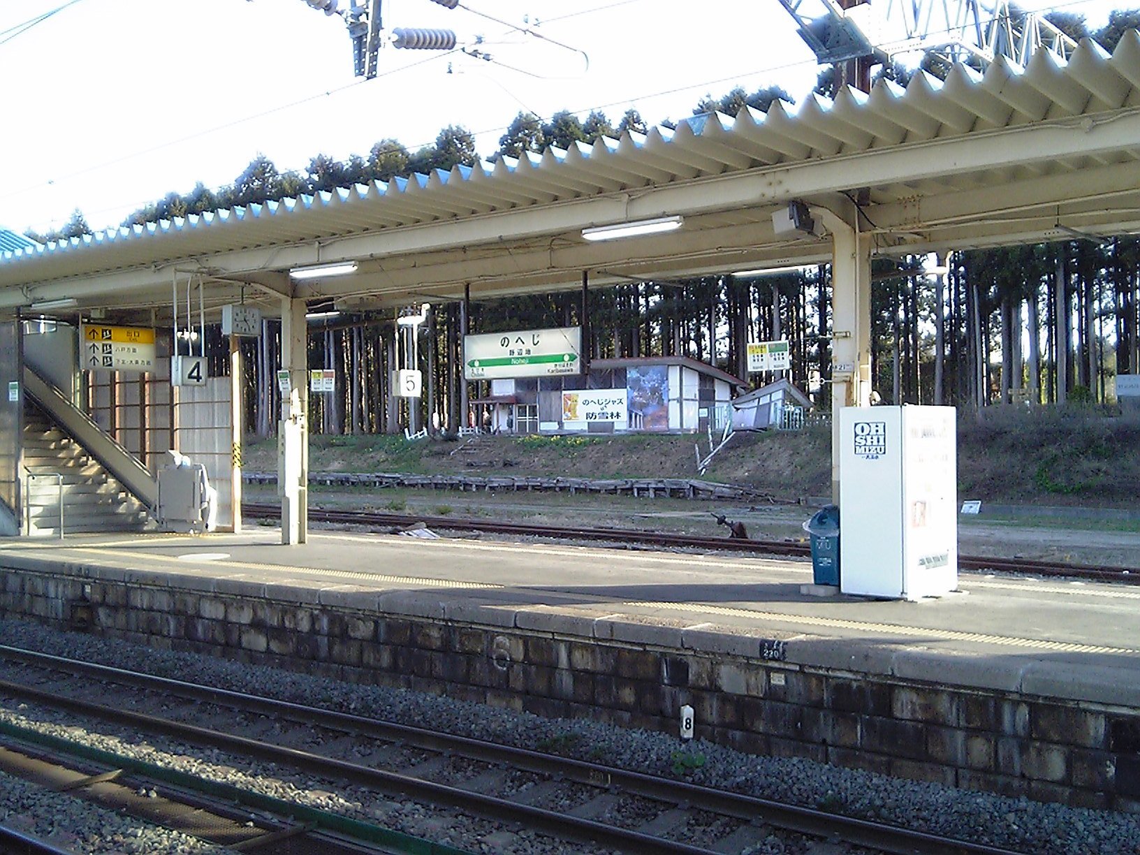 2005/5GW 青森怪所めぐり~梵珠山、三内丸山遺跡、恐山、日本中央の碑、キリストの墓、大石神ピラミッド、仏ヶ浦遠景ほか(暫定報告書)携帯デジカメ版_b0116271_16584361.jpg