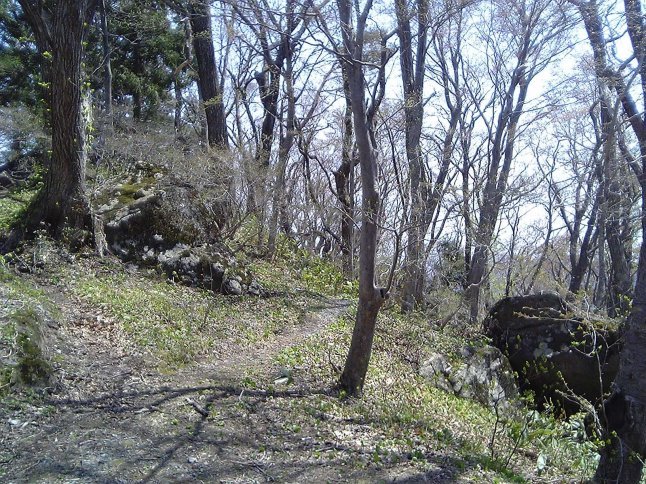 2005/5GW 青森怪所めぐり~梵珠山、三内丸山遺跡、恐山、日本中央の碑、キリストの墓、大石神ピラミッド、仏ヶ浦遠景ほか(暫定報告書)携帯デジカメ版_b0116271_17133118.jpg