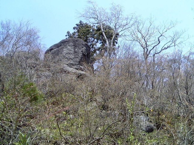 2005/5GW 青森怪所めぐり~梵珠山、三内丸山遺跡、恐山、日本中央の碑、キリストの墓、大石神ピラミッド、仏ヶ浦遠景ほか(暫定報告書)携帯デジカメ版_b0116271_17262764.jpg