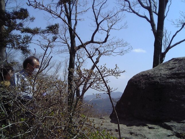 2005/5GW 青森怪所めぐり~梵珠山、三内丸山遺跡、恐山、日本中央の碑、キリストの墓、大石神ピラミッド、仏ヶ浦遠景ほか(暫定報告書)携帯デジカメ版_b0116271_17282196.jpg