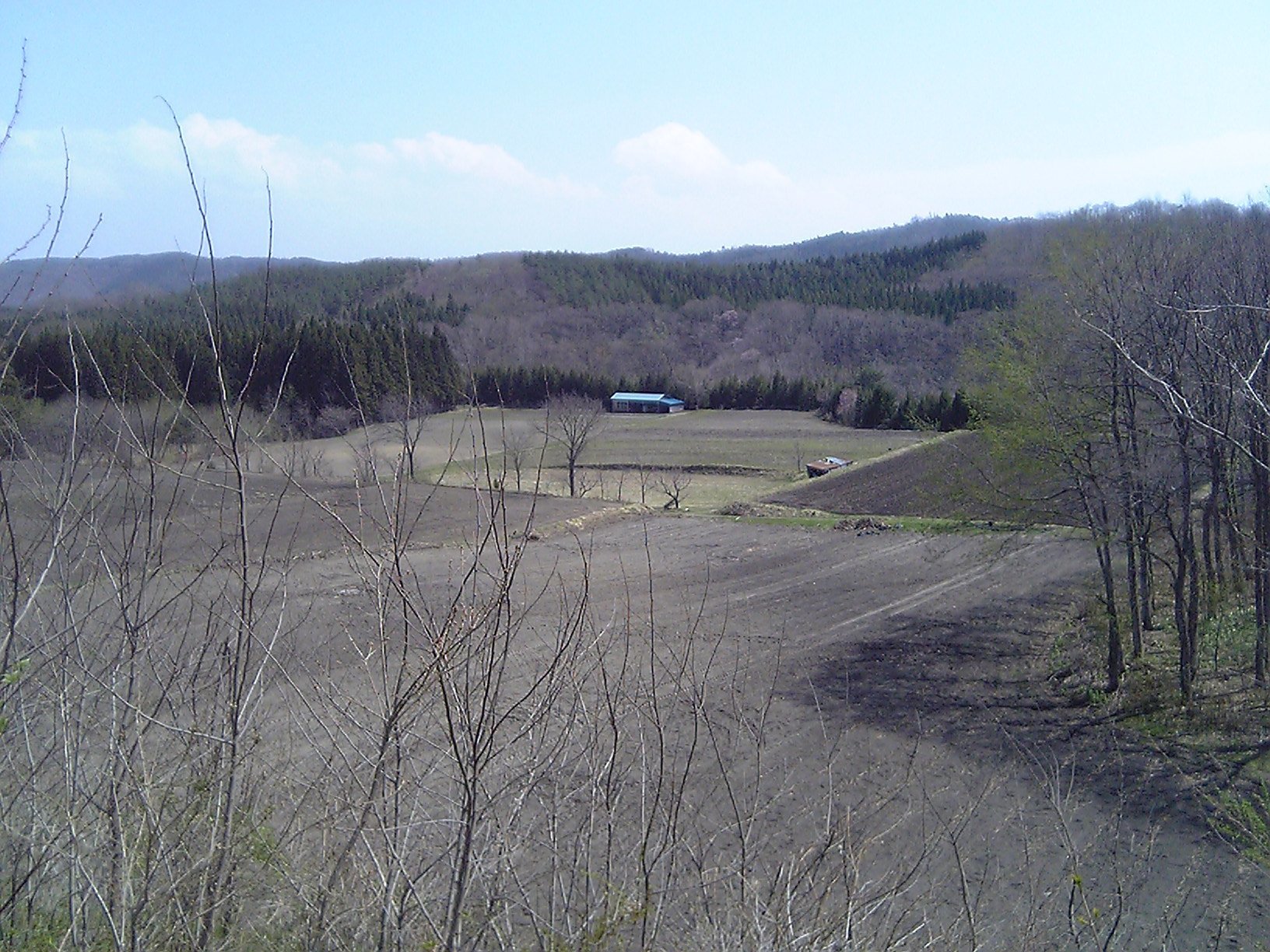 2005/5GW 青森怪所めぐり~梵珠山、三内丸山遺跡、恐山、日本中央の碑、キリストの墓、大石神ピラミッド、仏ヶ浦遠景ほか(暫定報告書)携帯デジカメ版_b0116271_17345360.jpg