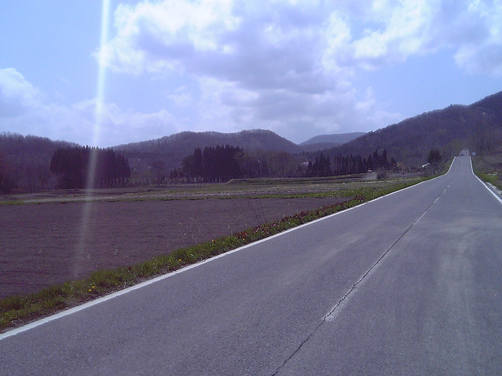 2005/5GW 青森怪所めぐり~梵珠山、三内丸山遺跡、恐山、日本中央の碑、キリストの墓、大石神ピラミッド、仏ヶ浦遠景ほか(暫定報告書)携帯デジカメ版_b0116271_17345491.jpg