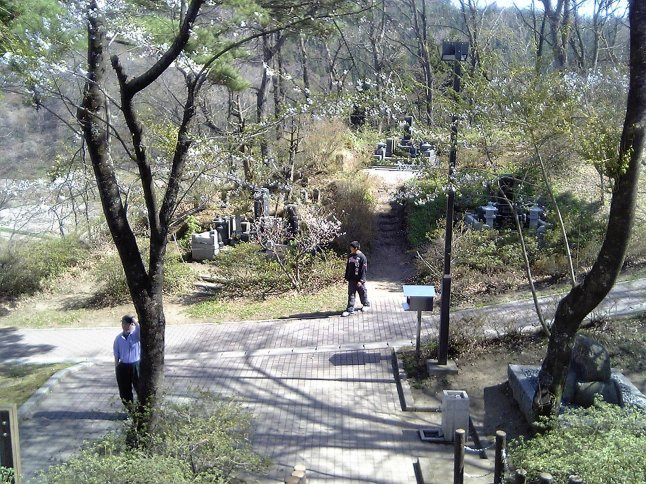 2005/5GW 青森怪所めぐり~梵珠山、三内丸山遺跡、恐山、日本中央の碑、キリストの墓、大石神ピラミッド、仏ヶ浦遠景ほか(暫定報告書)携帯デジカメ版_b0116271_17414235.jpg