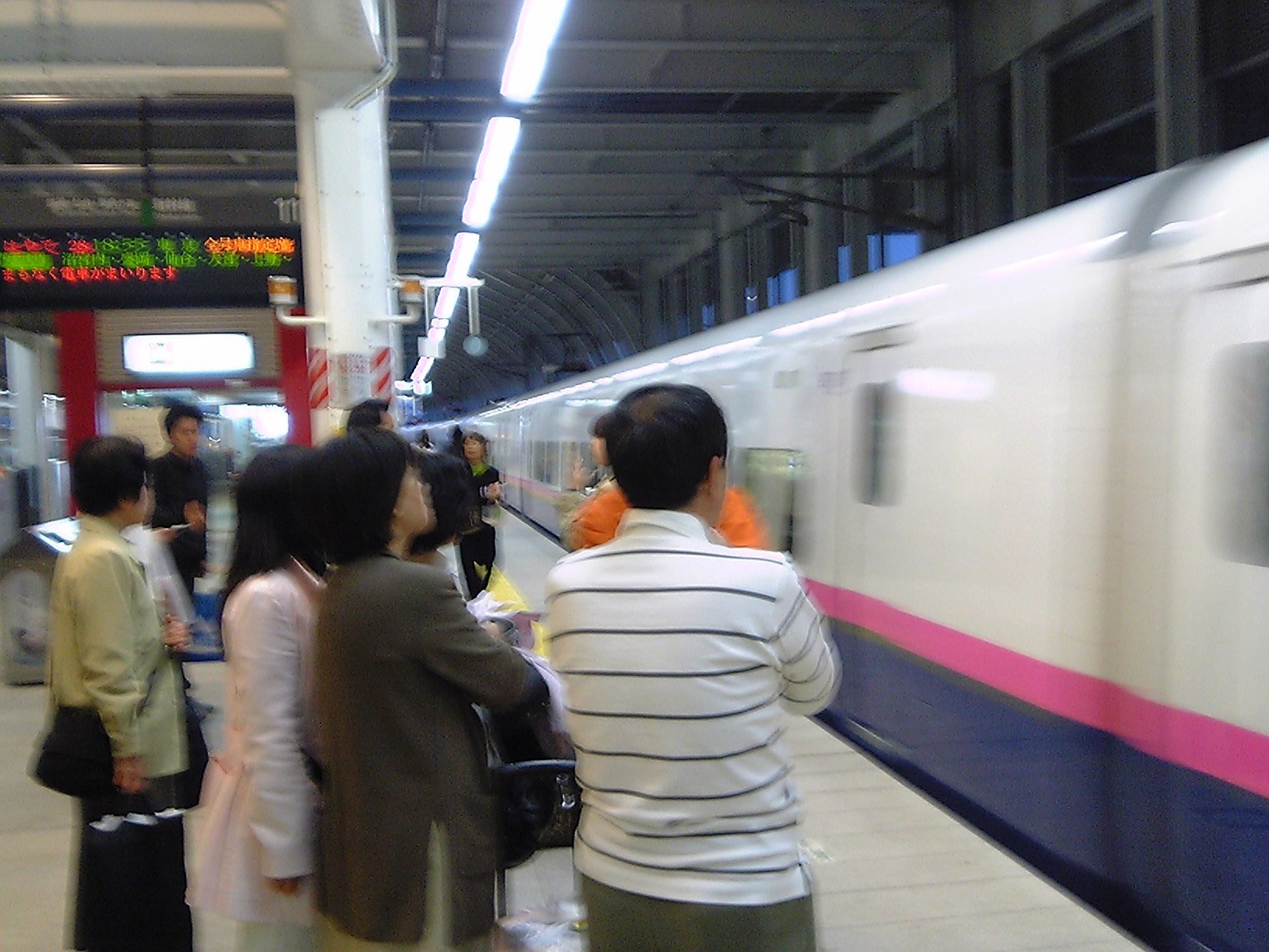 2005/5GW 青森怪所めぐり~梵珠山、三内丸山遺跡、恐山、日本中央の碑、キリストの墓、大石神ピラミッド、仏ヶ浦遠景ほか(暫定報告書)携帯デジカメ版_b0116271_17582124.jpg