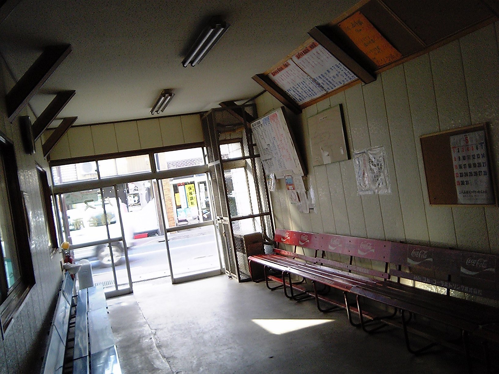 2005/5GW 青森怪所めぐり~梵珠山、三内丸山遺跡、恐山、日本中央の碑、キリストの墓、大石神ピラミッド、仏ヶ浦遠景ほか(暫定報告書)携帯デジカメ版_b0116271_17584032.jpg