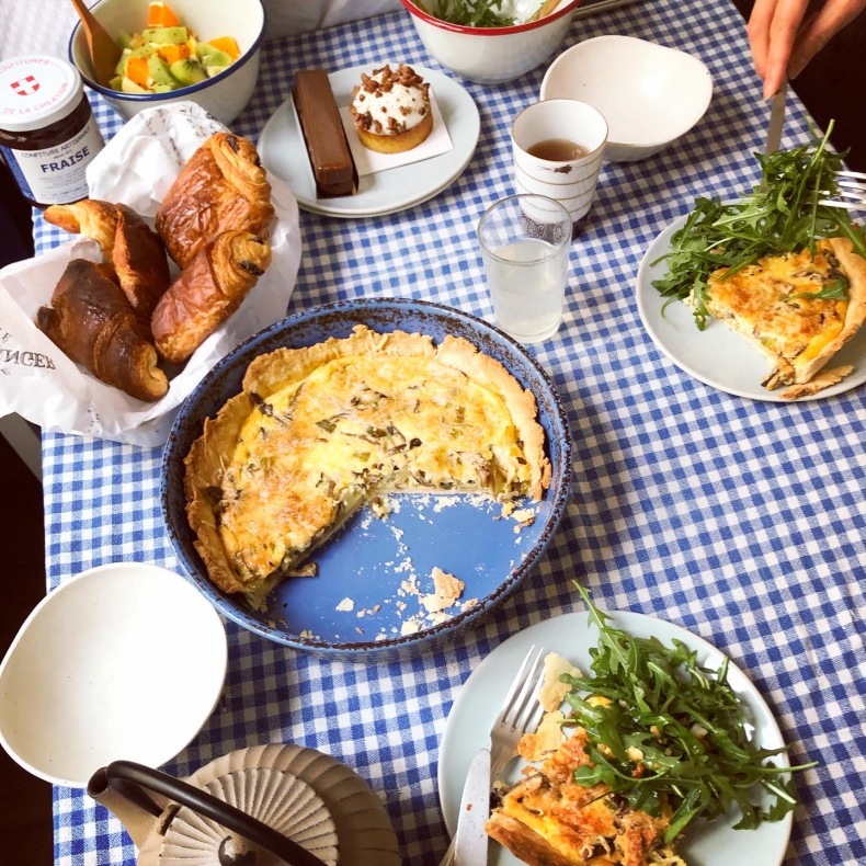 ヤン・クヴルーのケーキとサヴォワ地方の手作りジャムでブランチ_a0231632_19400027.jpeg