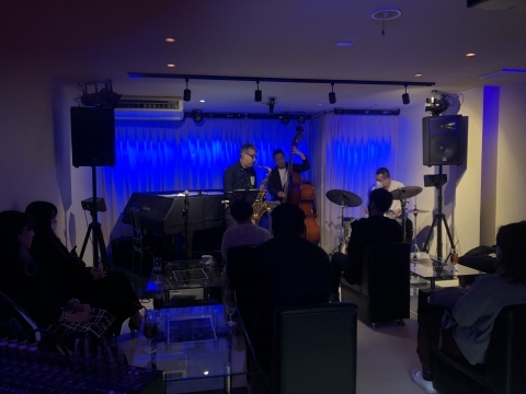 Jazzlive Comin ジャズライブカミン  広島　3月16日金曜日のライブ_b0115606_09454646.jpeg