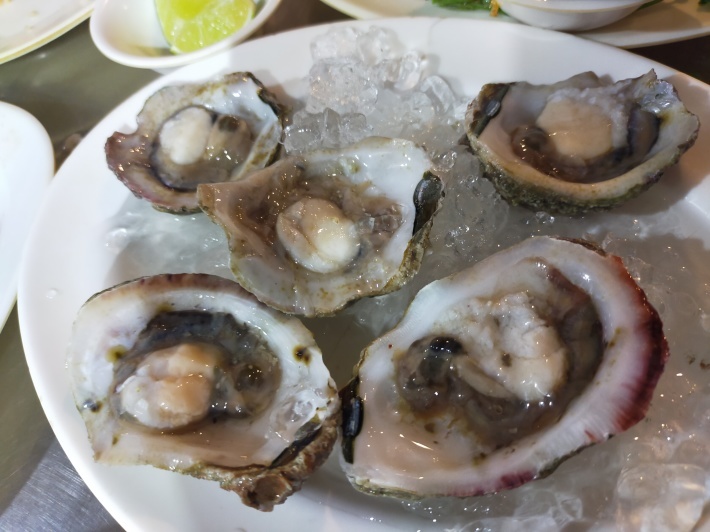 食ING情報☆生牡蠣と焼鯖と＠ハーンクダーム(蟹の店)_e0408534_22435710.jpg