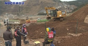 住民座り込み現場に土砂搬入、抗議と工事中止申し入れ_f0197754_18352110.jpeg
