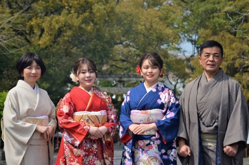 成人式後撮り☆ ご家族で壮観なお着物で姿👘_d0230676_14323159.jpg
