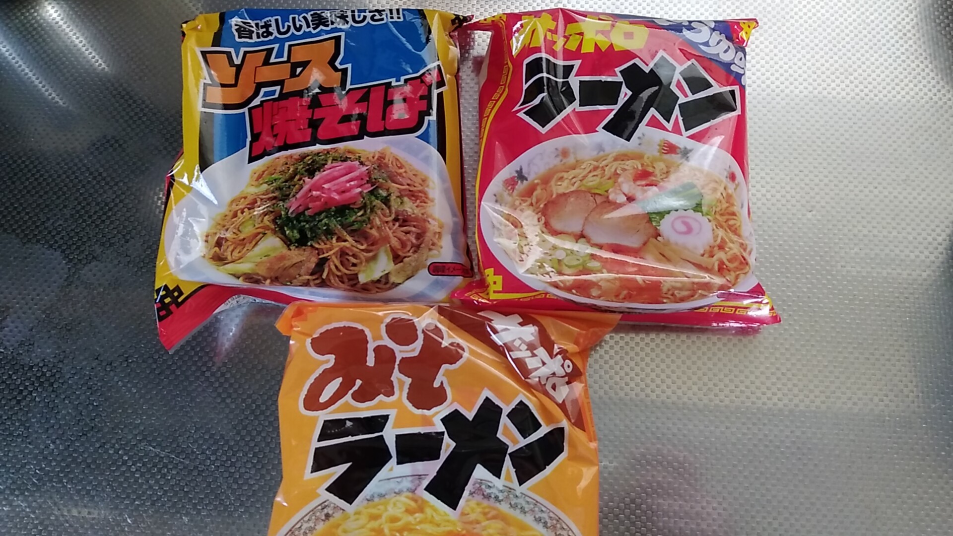 ジャケ買いラーメン_f0228680_10400300.jpg