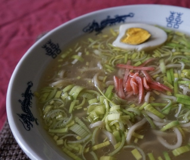 トンコツラーメンに紅生姜 べルリンでさーて何を食おうかな トンコツラーメンに紅生姜 べルリンでさーて何を食おうかな