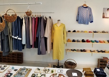 【シンプルワードローブ展】始まりました!_d0113636_07082492.jpg