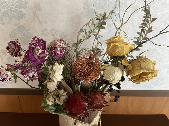 ドライフラワーのアレンジメント : 夏目明美作品集＊油絵・水彩画