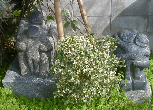 ●吉本豊の野外彫刻、その4_d0053294_13075429.jpg