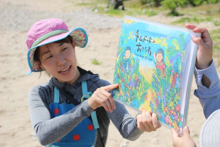 青空ようちえん〔週末〕海辺の絵本あそびwithチムドンドンおきなわ(3/14)海辺の宝物を詰め込んで!世界にひとつだけのお話の絵本ができました!_d0363878_00080183.jpg
