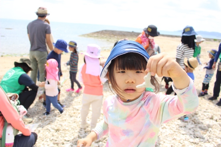 青空ようちえん〔週末〕海辺の絵本あそびwithチムドンドンおきなわ(3/14)海辺の宝物を詰め込んで!世界にひとつだけのお話の絵本ができました!_d0363878_00154747.jpg