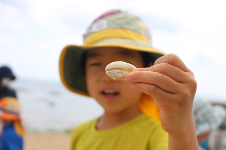 青空ようちえん〔週末〕海辺の絵本あそびwithチムドンドンおきなわ(3/14)海辺の宝物を詰め込んで!世界にひとつだけのお話の絵本ができました!_d0363878_00194874.jpg