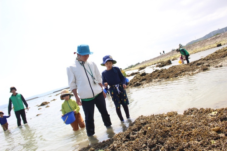 青空ようちえん〔週末〕海辺の絵本あそびwithチムドンドンおきなわ(3/14)海辺の宝物を詰め込んで!世界にひとつだけのお話の絵本ができました!_d0363878_00525669.jpg