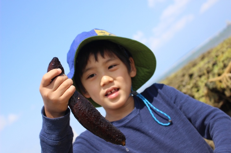 青空ようちえん〔週末〕海辺の絵本あそびwithチムドンドンおきなわ(3/14)海辺の宝物を詰め込んで!世界にひとつだけのお話の絵本ができました!_d0363878_00525757.jpg