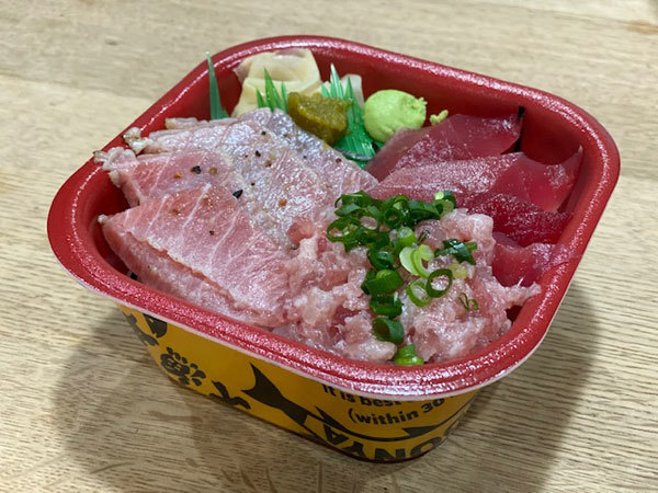 金沢 出雲町 元祖金沢丼丸 出雲町店 すなずり三種 ネタ大盛りをテイクアウト きわめればスカタン 金沢 出雲町 元祖金沢丼丸 出雲町店 すなずり三種 ネタ大盛りをテイクアウト きわめればスカタン