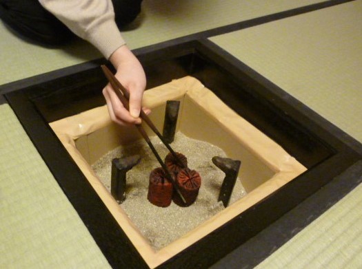 お稽古風景(60)…炉 初炭手前 : 朝日茶道教室