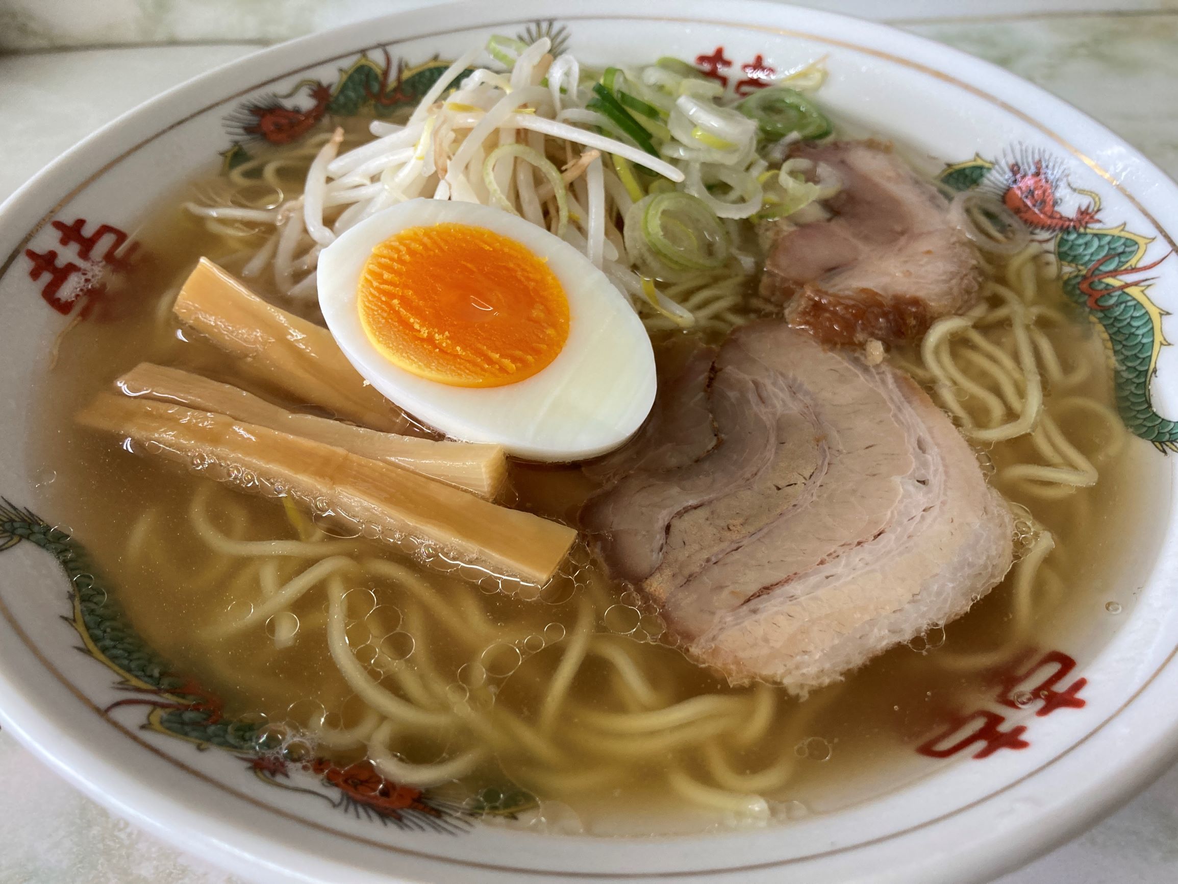 鳥取名物、牛骨ラーメンで昼ごはん。_f0009169_20332100.jpg