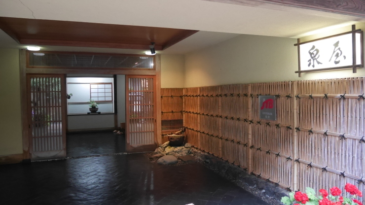 表通りからは想像もできぬ木造三階建旅館-長門俵山温泉・泉屋旅館_a0385880_16350603.jpg