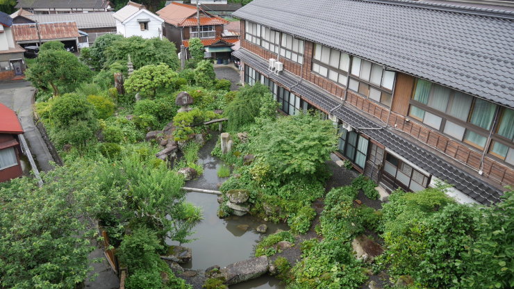 表通りからは想像もできぬ木造三階建旅館-長門俵山温泉・泉屋旅館_a0385880_16365303.jpg