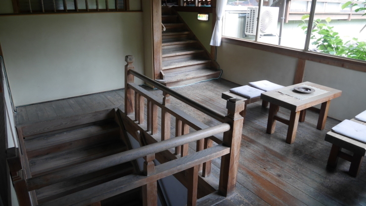 表通りからは想像もできぬ木造三階建旅館-長門俵山温泉・泉屋旅館_a0385880_16380555.jpg