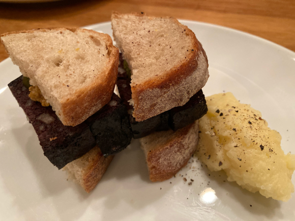 食べ歩いてます。_a0098418_22390561.jpg