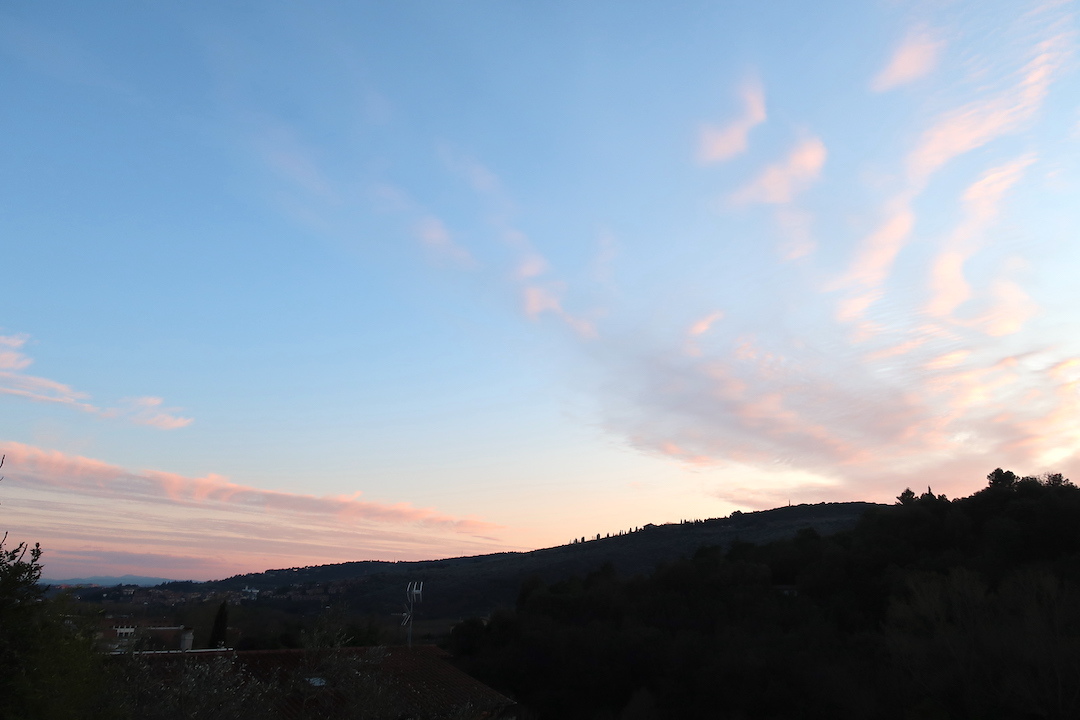 聖ヨセフ揚げ菓子と夕雲と行かざる散歩_f0234936_22561092.jpg