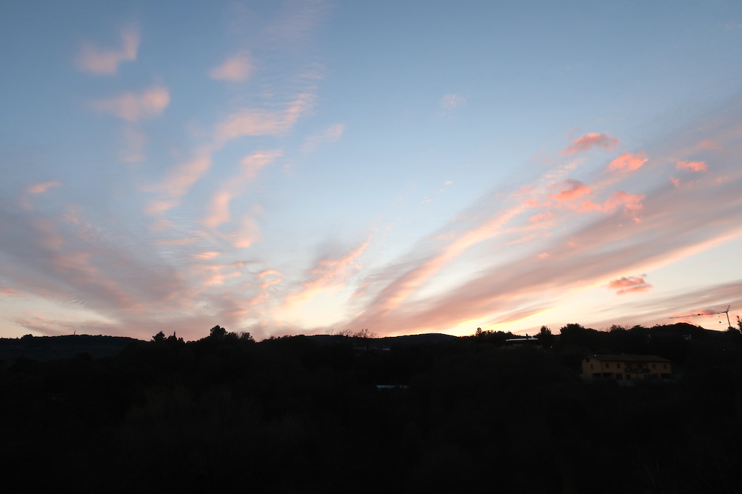 聖ヨセフ揚げ菓子と夕雲と行かざる散歩_f0234936_22591514.jpg