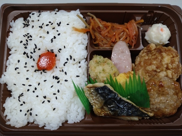 3/21夜勤飯 セブンイレブン お好み幕の内弁当、豆腐とひじきの煮物、海苔味噌汁_b0042308_01310355.jpg