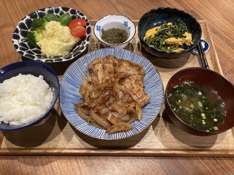 献立 豚肉と玉ねぎの生姜焼き ポテトサラダ 納豆昆布の酢の物 ほうれん草と卵の炒め物 あおさのお味噌汁 Kajuの 今日のお料理 簡単レシピ 献立 豚肉と玉ねぎの生姜焼き ポテトサラダ 納豆昆布の酢の物 ほうれん草と卵の炒め物 あおさのお味噌汁 Kajuの 今日のお料理 簡単レシピ