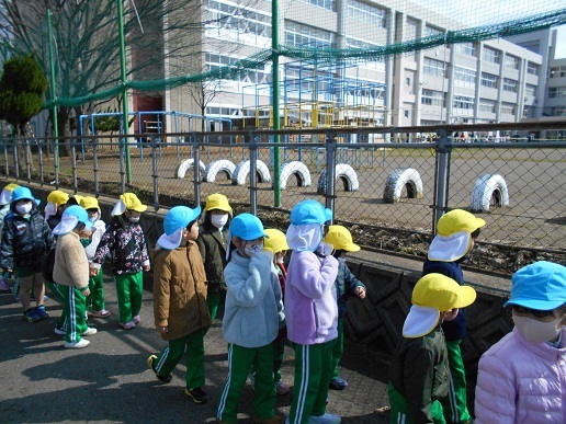 すみれ組・ゆり組　最後のお散歩…_c0212598_17074543.jpg