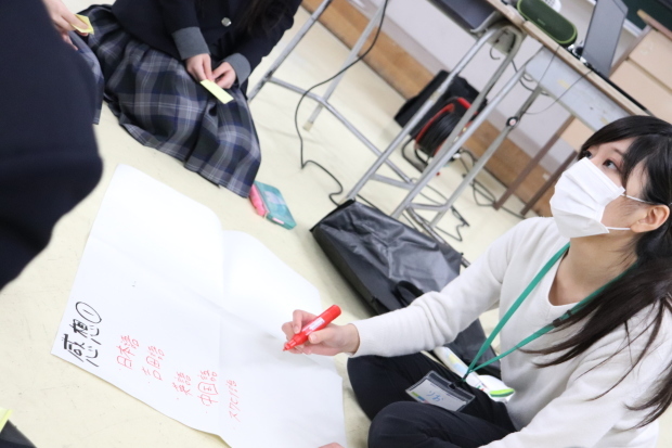 新潟県立燕中等教育学校においてワークショップを行いました_c0167632_18020553.jpg