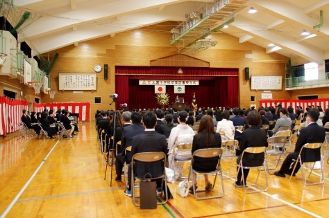 ご卒業おめでとうございます！市立小学校で卒業式_f0237658_16565415.jpg