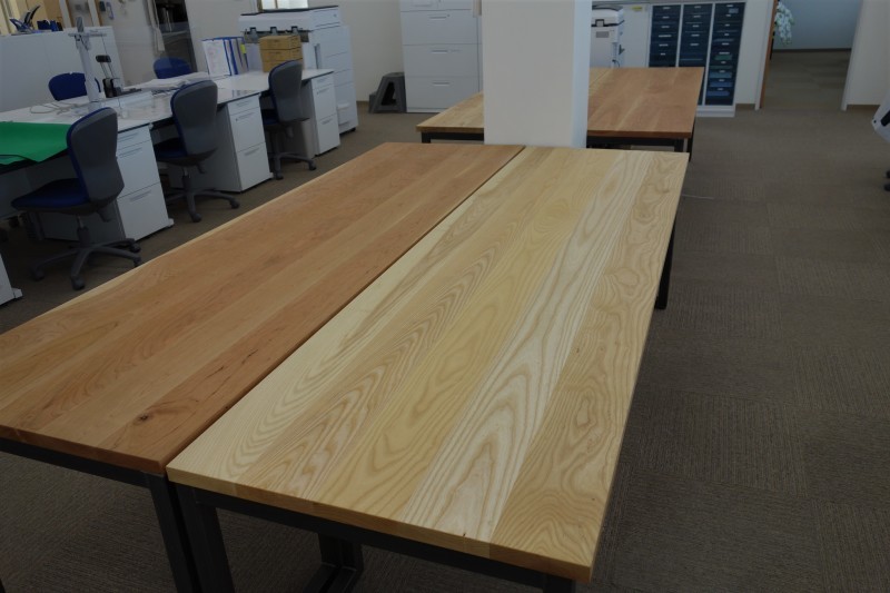 オフィス家具 木のテーブル_e0156341_07412785.jpg